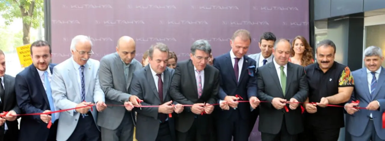 BAKIRKÖY SAHIL BÖLGESININ İLK SERAMIK SHOOWROOMU AÇILDI