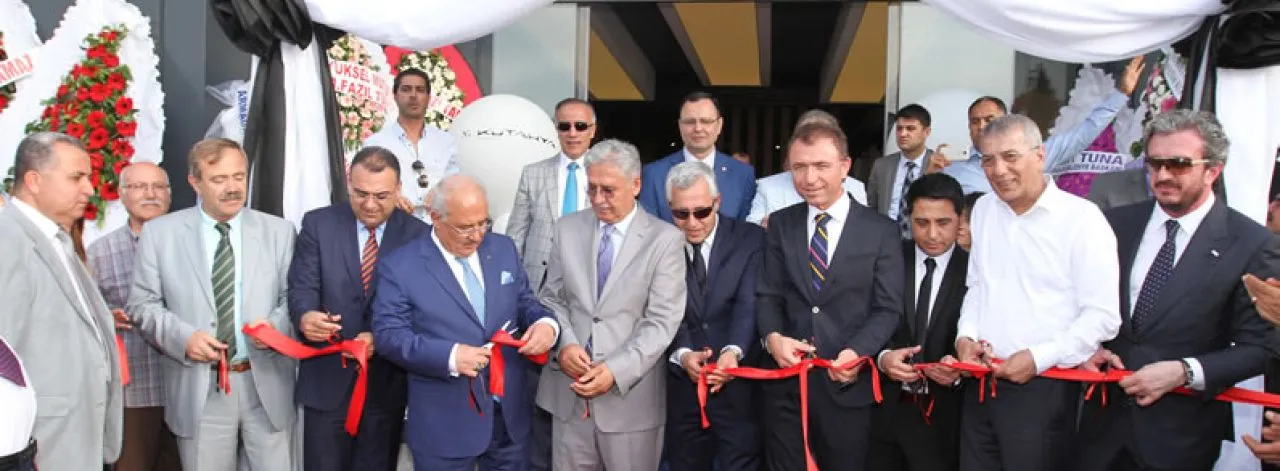 AKDENİZ BÖLGESİ'NİN EN BÜYÜK SERAMİK SHOWROOMU AÇILDI