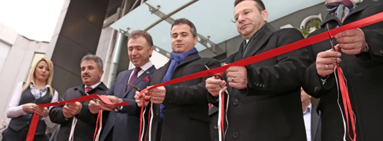 KARADENİZ’İN EN BÜYÜK SERAMİK VE PORSELEN  SHOWROOM’U SAMSUN’DA AÇILDI